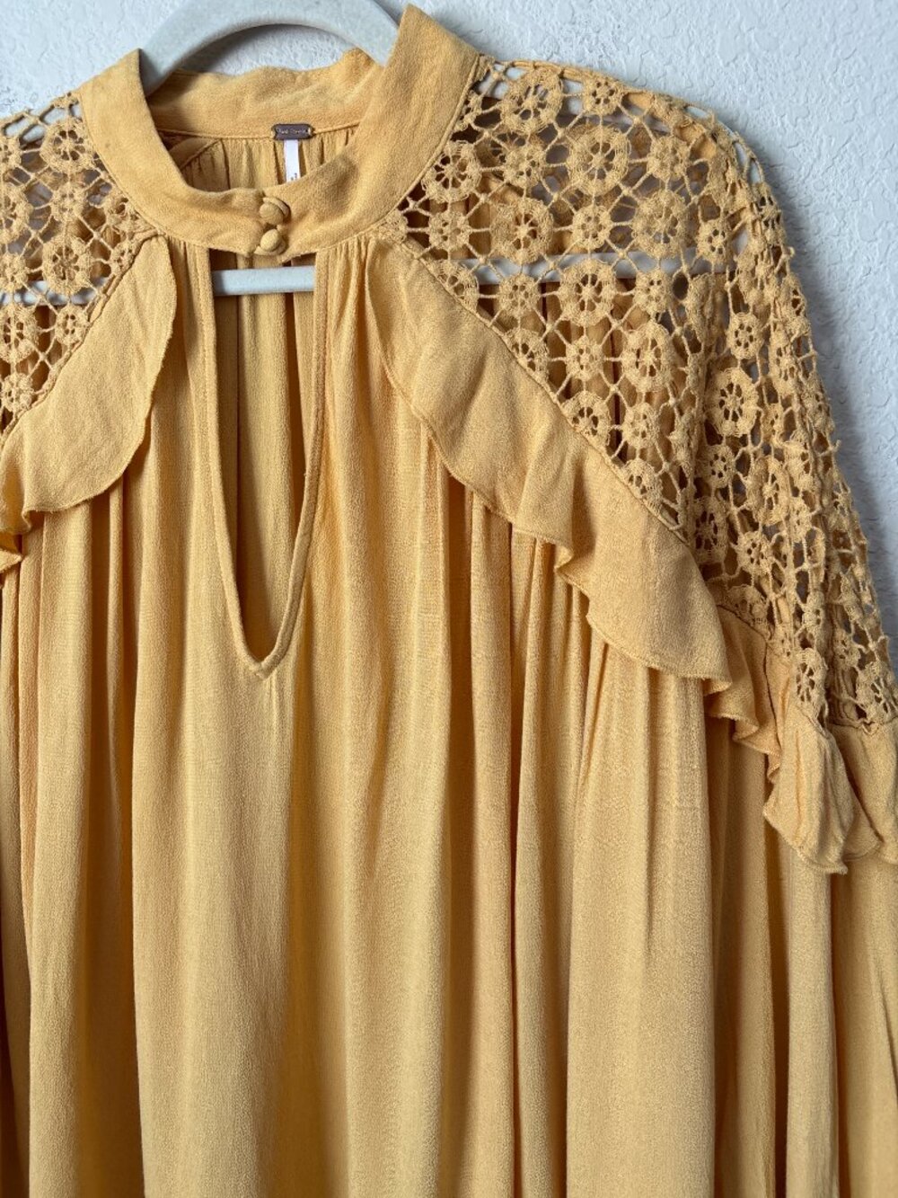 Free People Little Bit Of Love Crochet Lace Open Shoulder Blouse Top - Picture 5 of 10